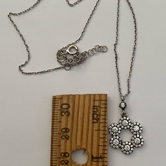 925 Silver flower necklace cubic zirconia stones - Picture 2 of 3